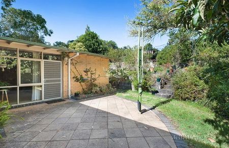 4 Thyer Road, Ivanhoe - Photo 5