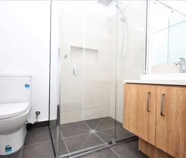 2/10 Hinchcliff Crescent, Newcomb, Vic 3219 - Photo 1