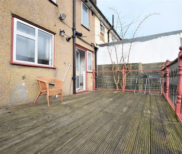 2 bedroom end of terrace house to rent - Photo 6