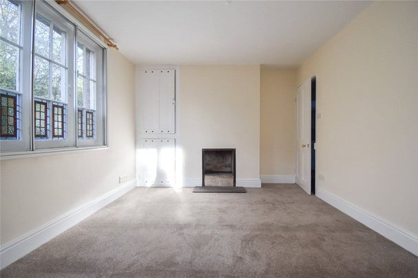 A uniquely positioned 4 bedroom detached house to rent set within the grounds of the Wandlebury Estate. OCH. Unfurnished. - Photo 1