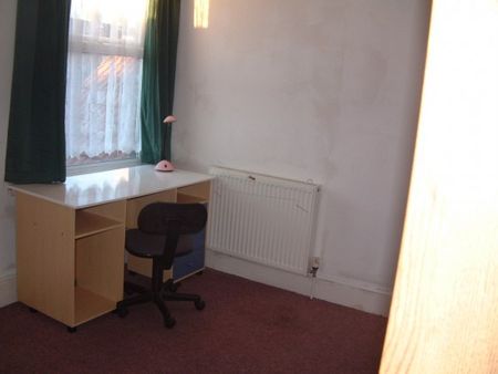 3 bed house - Photo 2