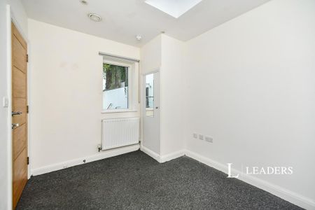 3 bedroom end of terrace house to rent - Photo 2