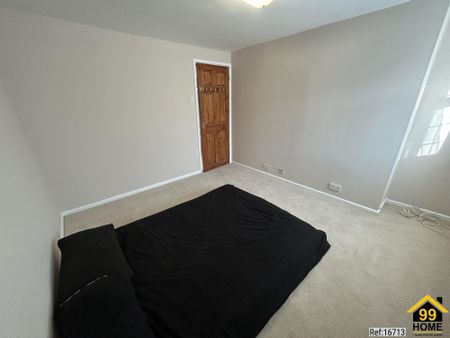 3 bed Detached in Lower Marsh Road Warminster, Warminster, BA12 9QA - Photo 4