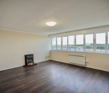 2 bedroom ground floor flat to rent - Photo 2