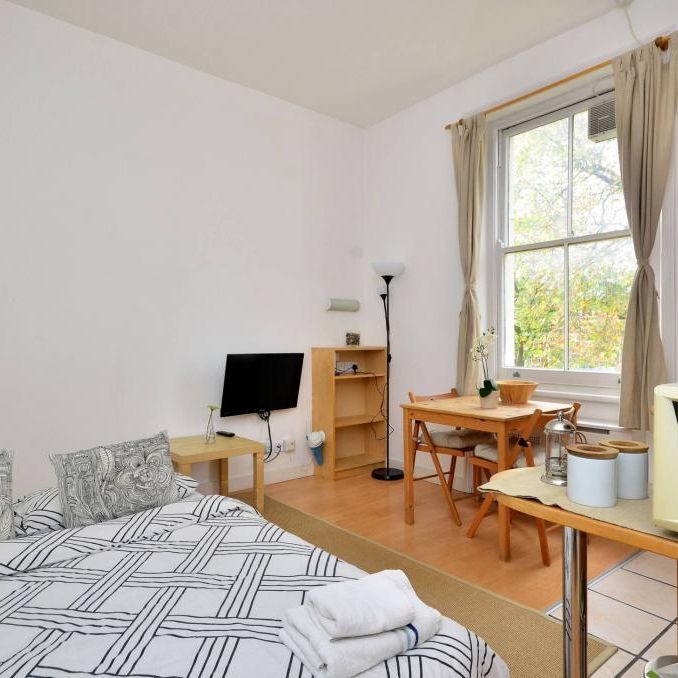 Studio to rent - Photo 1