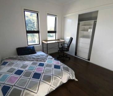 Glen Waverley - Photo 1