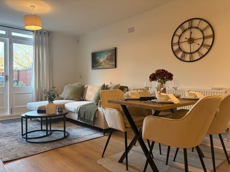 High Street - Photo 4