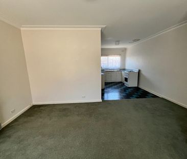 Well Presented 2 Bedroom Unit - Photo 3