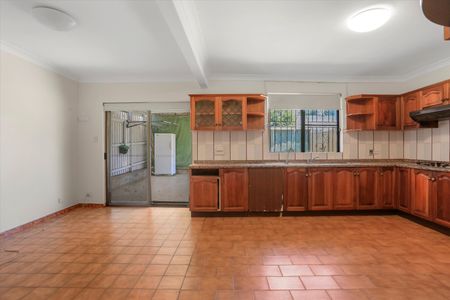2/6 Myrtle Street, Leichhardt NSW 2040 - House For Rent | Domain - Photo 5