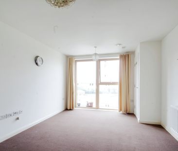 2 bed flat to rent in Bath Road, Hounslow, TW3 - Photo 5