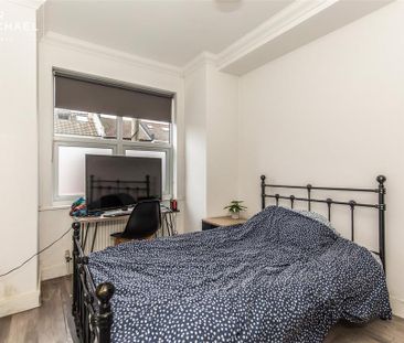 3 bedroom flat to rent - Photo 4