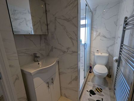Hillcross Avenue - Photo 2