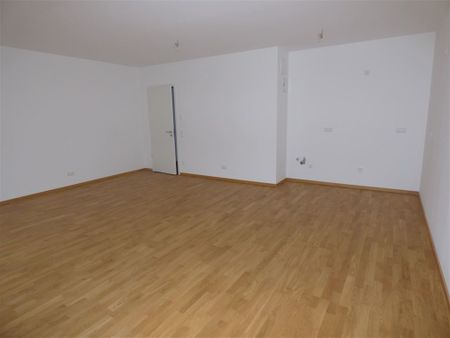 Tolle 3-Raum Whg. mit Parkett, Fubo-Heizg., Terrasse, Stellpl.! - Photo 2