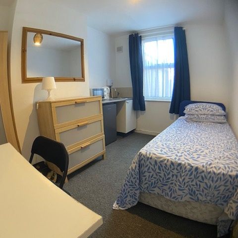 Room in a Shared House, Bedford Road, RG1 - Photo 1