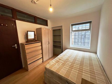 1 bedroom in a house share to rent - Photo 5