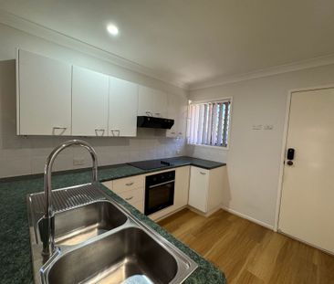 Handy Redcliffe Location - Photo 4