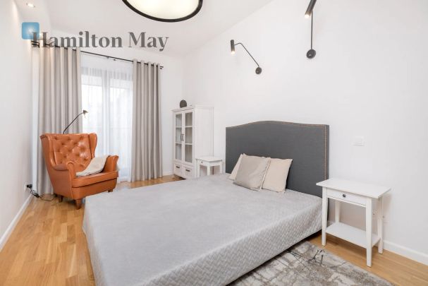 3 pokojowy, świeżo odremontowany apartament z balkonem, miejscem garażowym i komórką lokatorską w prestiżowym budynku Nowy Świat - Zdjęcie 1