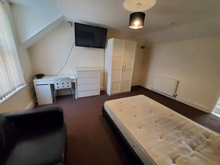 Studio to rent - Photo 2