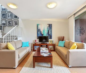 Townhouse Style One Bedroom in Whisper Quiet Street + Secure Parking - Photo 2