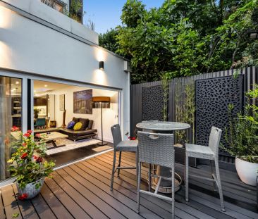 Fully Renovated Victorian, Unbeatable location - Photo 3