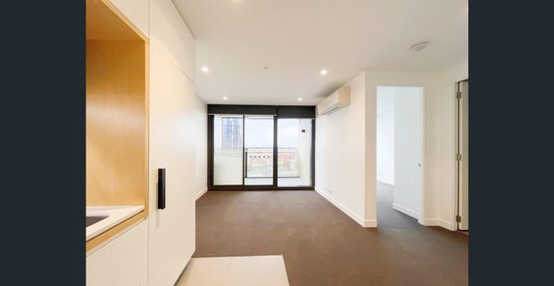 Luxury Apartment in Heart of Docklands - Photo 1