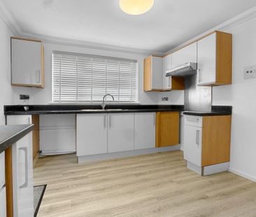 3 bedroom semi-detached house to rent - Photo 6