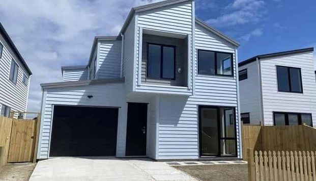 Stunning 4 Bedroom Property - Photo 1