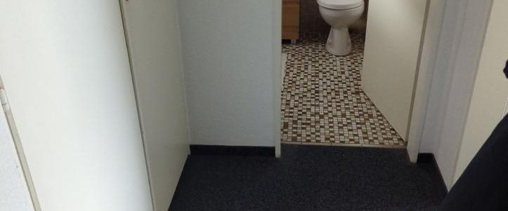 ab sofort oder später: helle, gut geschnittene 2ZKB Wohnung mit großem Balkon und Kellerraum - Foto 1