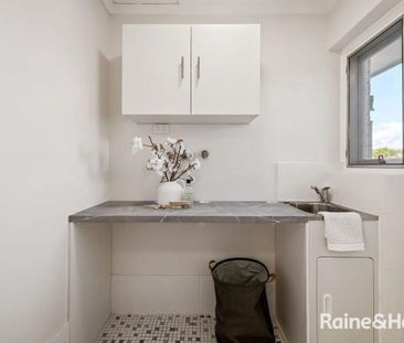 Modern Upstairs Unit in Prime Cosmopolitan Location - Photo 5