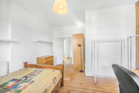 3 bedroom flat to rent - Photo 3