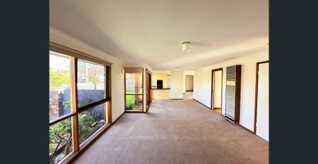 3-Bedroom House in Box Hill North - Photo 2
