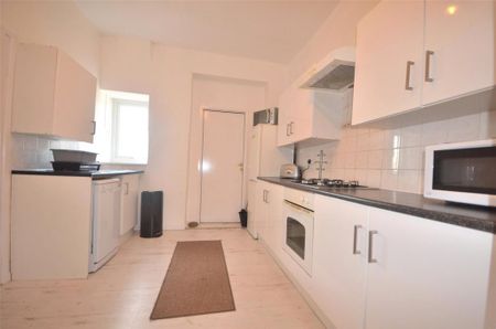 3 bedroom apartment to rent - Photo 5