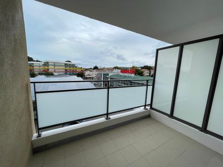 Location Appartement 2 pièces 40m² MARSEILLE 13ème - Photo 4