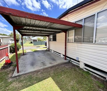 RENOVATED 2 BEDROOM COTTAGE - Photo 2