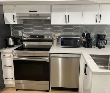 For Lease - 6 Edgewood Gardens Unit# B, Toronto, Ontario - Photo 3