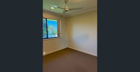 Renovated Large 4 Bedroom Family Home Close to School & Shops! - Photo 5