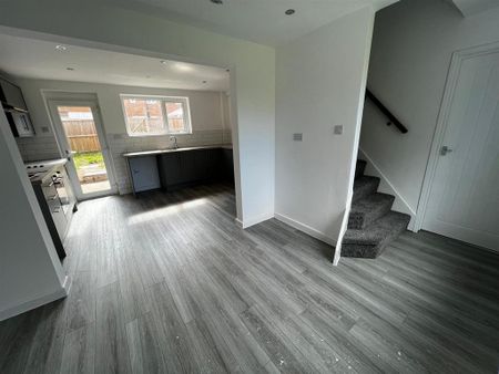 3 bedroom terraced house to rent - Photo 2