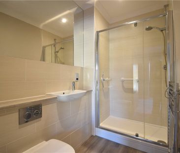 Well presented 2 bedroom second floor apartment for rent in Cambrid... - Photo 4