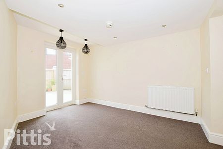 3 bedroom end of terrace house to rent - Photo 2