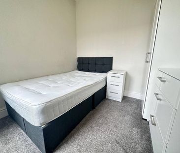 4 bedroom terraced house to rent - Photo 6