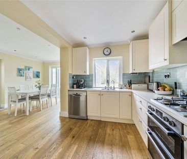 A deceptively spacious family home in a popular residential setting. - Photo 5