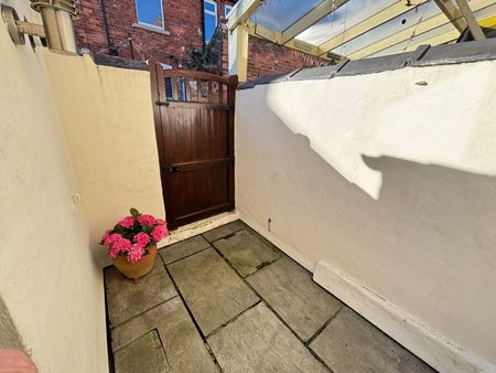2 bedroom terraced house to rent - Photo 5