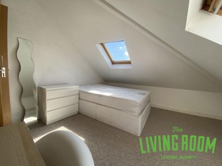 3 bedroom flat to rent - Photo 3