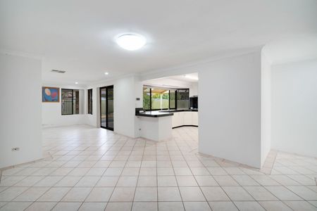 Large Family Home Located in Willetton Primary & High School Zone - Photo 4
