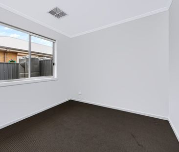 Family home in Evanston Gardens! - Photo 1