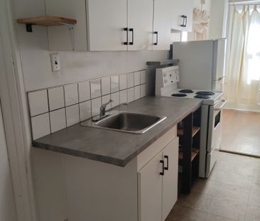 2148 Halifax St, Regina - Photo 6