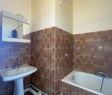 Appartement 1 pièces 32m2 MARSEILLE 2EME 567 euros - Photo 1