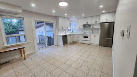 For Lease - 42 Cartier Crescent, Richmond Hill, Ontario - Photo 2