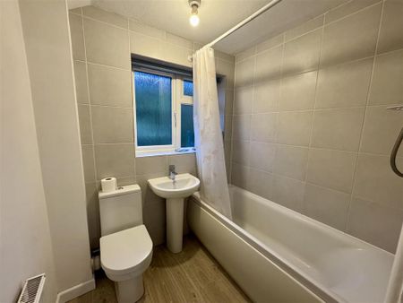 3 bedroom semi-detached house to rent - Photo 4