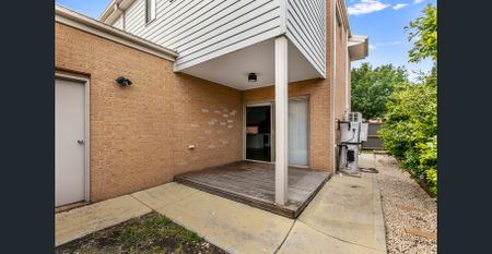 Modern Family Home in Prime Point Cook Location - Photo 5